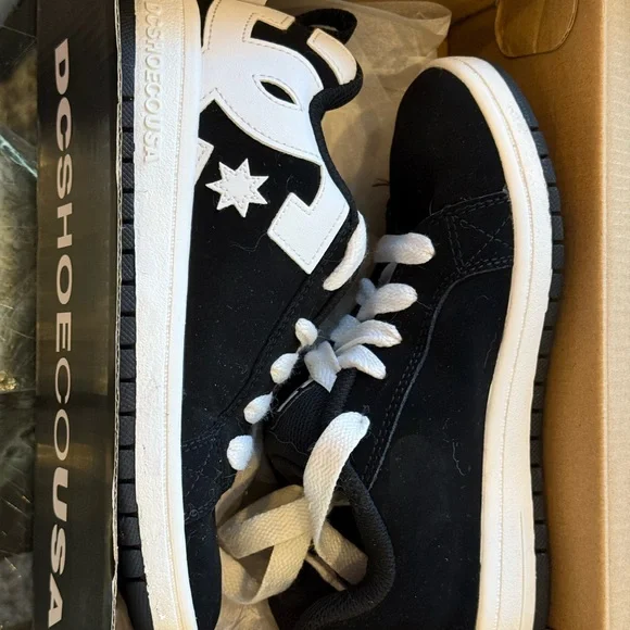 DC Kids Court Graffik Sneaker - Picture 5 of 6